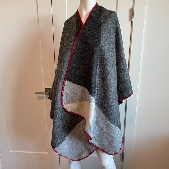 Roots Cozy 100% Acrylic Oversize Poncho/Cape Black Grey Cream Red Trim OS NWOT - Picture 1 of 13
